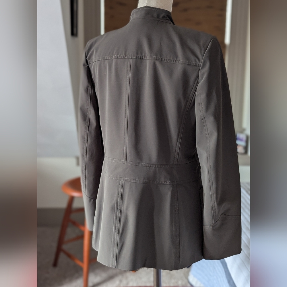 Women's Gray Peace of Cloth Pantiular Jacket - Picture 2 of 6